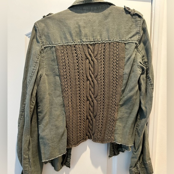 Button down shirt with sweater back and cute detailing - Picture 3 of 4